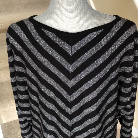 New Joan Vass women’s shimmer top.  Size 2X.  Black and metallic silver shimmer. - Picture 5 of 9